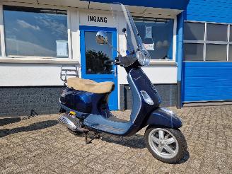 Vespa  LX 50 LAGE KM STAND , NETTE SCOOTER picture 3