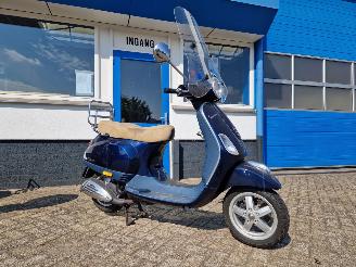 Vespa  LX 50 LAGE KM STAND , NETTE SCOOTER picture 4