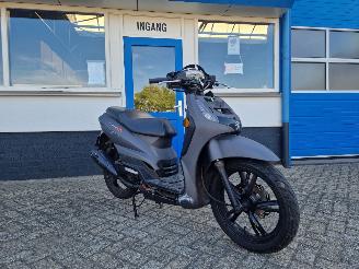 Schade scooter Peugeot  TWEET RS , DOUBLE DISC BRAKE 2013/9