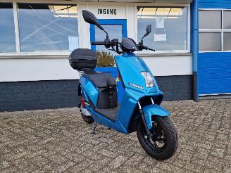 krockskadad bil bromfiets Kymco  LIFAN E3 LUX 2020/5