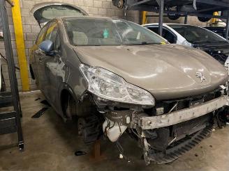 Peugeot 208 208 I (CA/CC/CK/CL), Hatchback, 2012 / 2019 1.6 e-HDi FAP picture 2