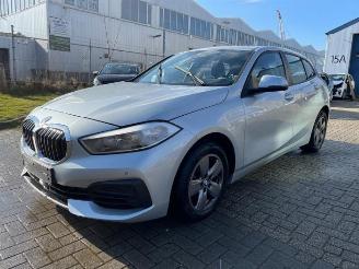 Salvage car BMW 1-serie 1 serie (F40), Hatchback, 2019 118i 1.5 TwinPower 12V 2020/1
