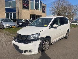 Vrakbiler auto Volkswagen Touran Touran (1T3), MPV, 2010 / 2015 2.0 TDI 16V 140 2013/4
