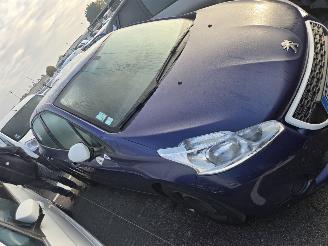 Peugeot 208  picture 4