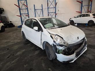 Peugeot 208  picture 7