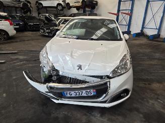 Peugeot 208  picture 2