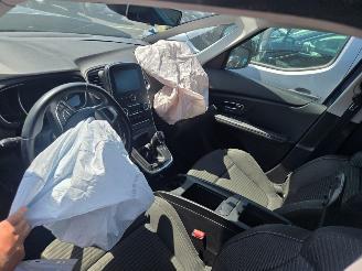 Renault Scenic  picture 4