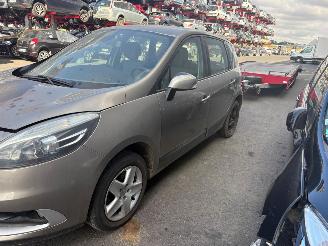 skadebil auto Renault Scenic  2013/2