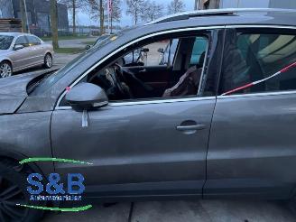 Vrakbiler auto Volkswagen Tiguan Tiguan (5N1/2), SUV, 2007 / 2018 2.0 TSI 16V 4Motion 2009/6