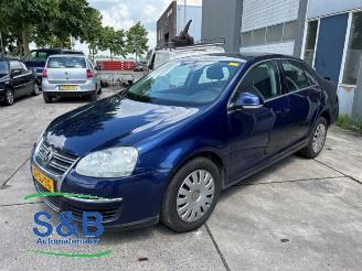 Coche siniestrado Volkswagen Jetta Jetta III (1K2), Sedan, 2005 / 2010 1.6 FSI 16V 2006/1