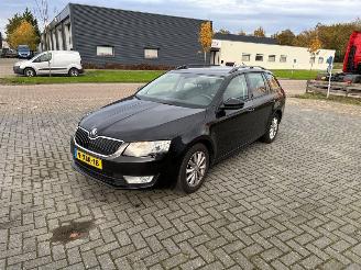 uszkodzony samochody osobowe Skoda Octavia 1.2 TSI 16V Combi/o 4Dr Benzine 1.197cc 77kW (105pk) FWD 2012-11/2020-07  CJZA 2014/6