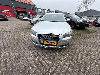 Voiture accidenté Audi A3 1.6 Hatchback 2Dr Benzine 1.595cc 75kW (102pk) FWD 2005-06/2012-09 (8P1) BSE 2006/4