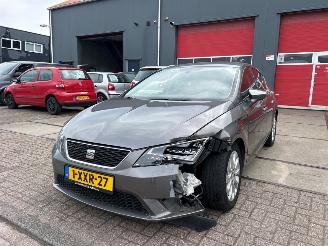 Coche accidentado Seat Leon 1.6 TDI Ecomotive 16V Hatchback 4Dr Diesel 1,598cc 81kW (110pk) FWD 2013-09/2020-08  CRKB 2014/11