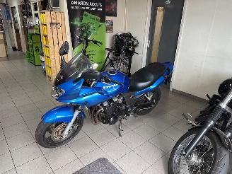 Kawasaki ZR - 7  picture 3