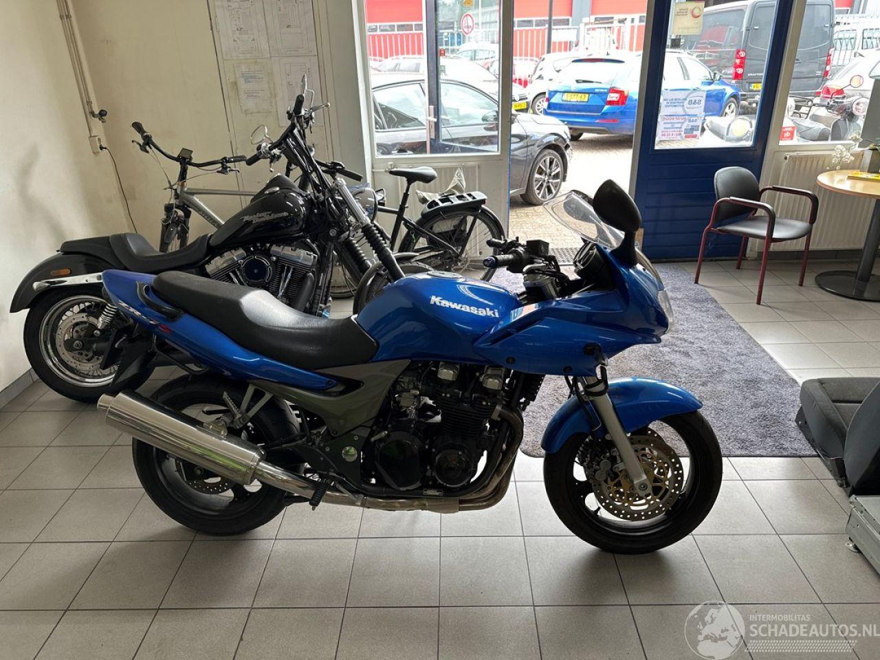 Kawasaki ZR - 7 