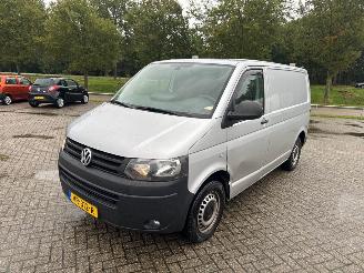 danneggiata veicoli commerciali Volkswagen Transporter 2.0 TDI DRF Bestel  Diesel 1.968cc 62kW (84pk) FWD 2009-09/2015-08 (7E; 7F; 7H) CAAA 2015/10