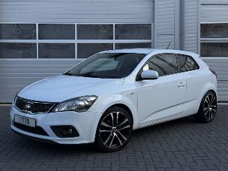 krockskadad bil auto Kia Cee d Pro Cee\'d 1.4 CVVT Seven 2011/2