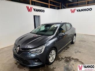krockskadad bil auto Renault Clio  2021/3