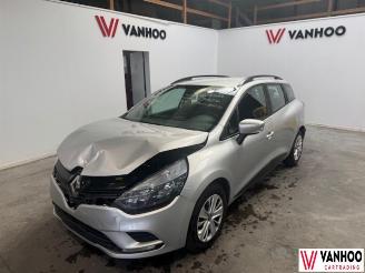 Vaurioauto  passenger cars Renault Clio  2019/4