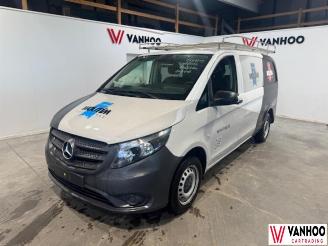 krockskadad bil auto Mercedes Vito  2024/2