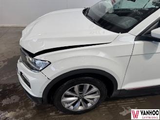 Volkswagen T-Roc  picture 2