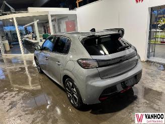 Peugeot 208  picture 6