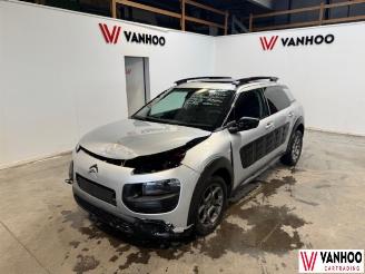 damaged passenger cars Citroën C4 CACTUS 2017/10