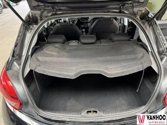 Peugeot 208  picture 13