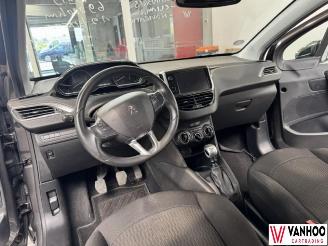 Peugeot 208  picture 17
