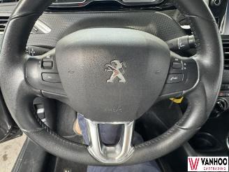 Peugeot 208  picture 18