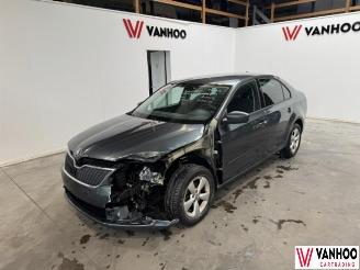 krockskadad bil auto Skoda Rapid  2015/1