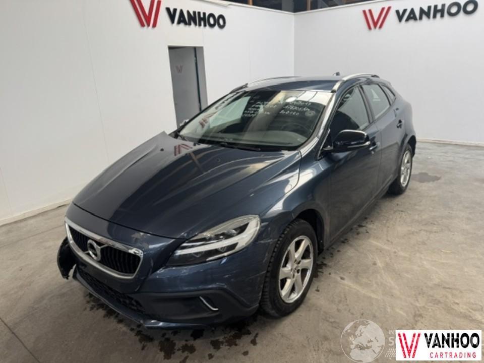 Volvo V-40 
