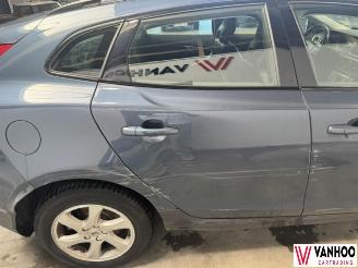 Volvo V-40  picture 6