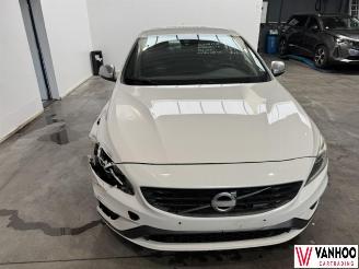 Volvo S-60  picture 2