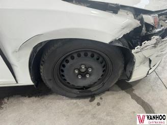 Volvo S-60  picture 10