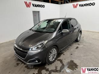 krockskadad bil auto Peugeot 208  2019/6