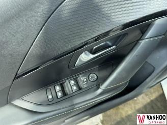 Peugeot 208  picture 19