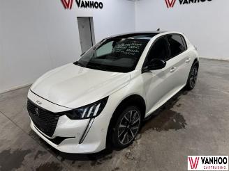 krockskadad bil auto Peugeot 208  2022/8