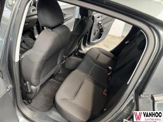 Peugeot 208  picture 11