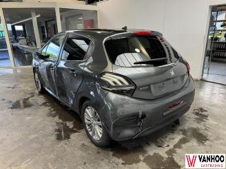 Peugeot 208  picture 6
