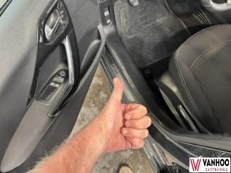 Peugeot 208  picture 13