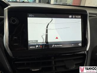 Peugeot 208  picture 18