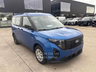 krockskadad bil auto Ford Tourneo TREND 2024/6