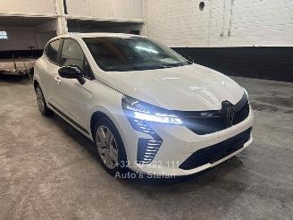 krockskadad bil auto Renault Clio V EVOLUTION 2025/5