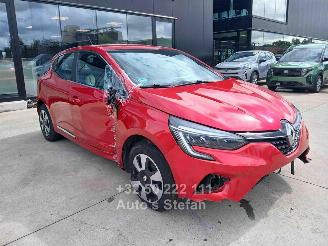 Damaged car Renault Clio V 2021/10