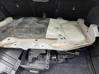 Land Rover Discovery 5 R-DYNAMIC SE D250 AWD picture 32