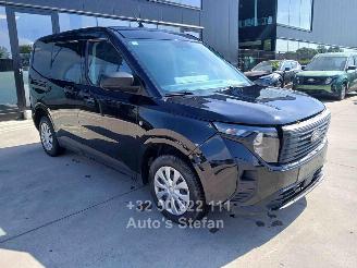 Vaurioauto  passenger cars Ford Transit COURIER TREND 2024/11