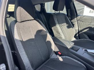 Peugeot 308 308 PureTech 130 EAT8 picture 13