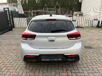 krockskadad bil auto Kia Rio BENZINE - AUTOMATIC 2024/4