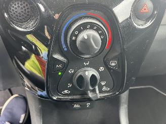Peugeot 108 5/DEURS  AIRCO - STYLE picture 19